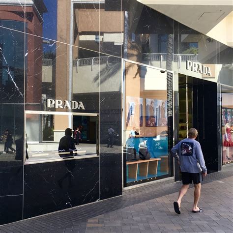 prada outlet locations.